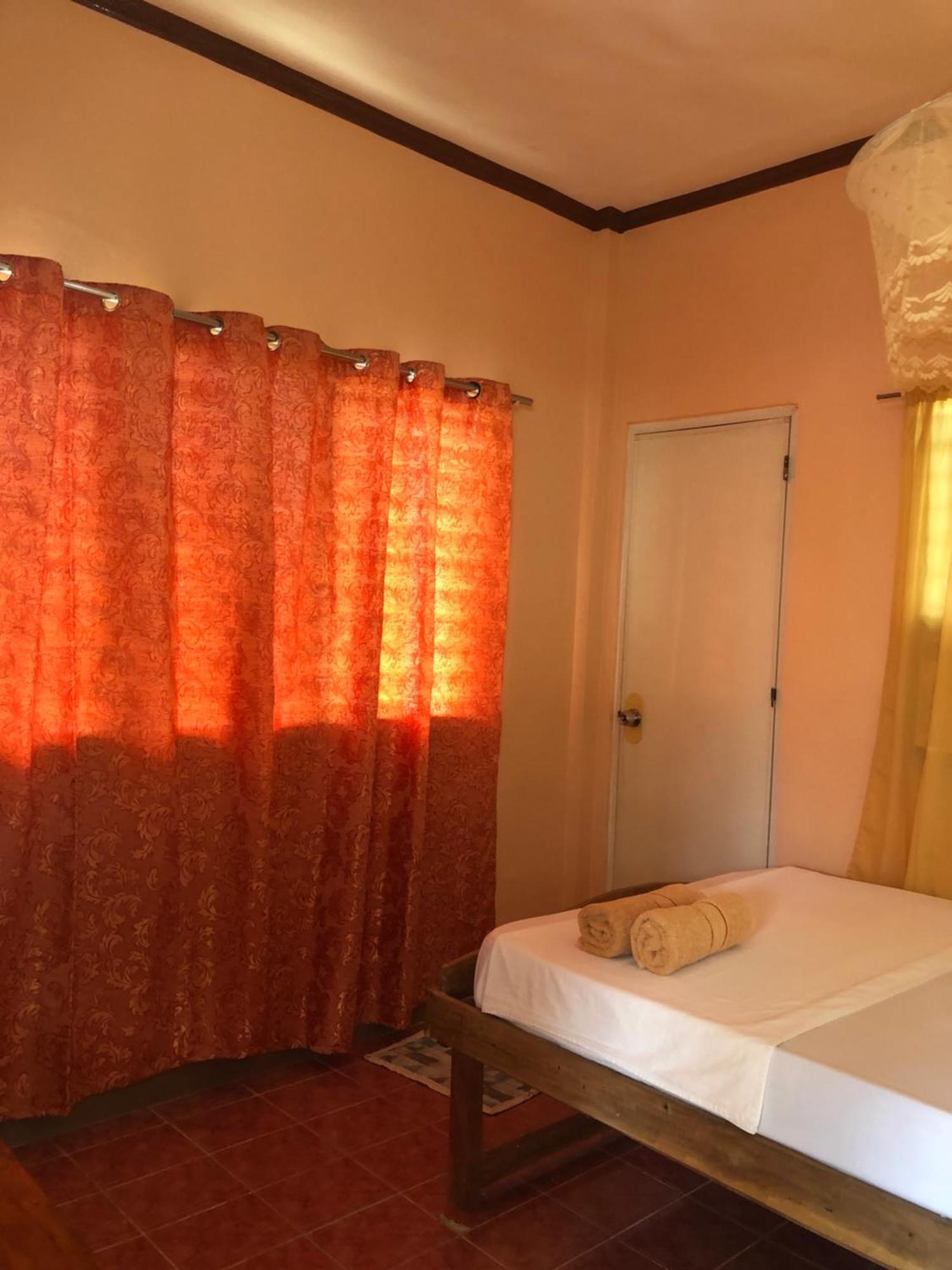 Fely'S Homestay Batuan 外观 照片